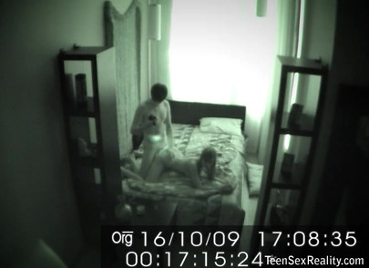 Скрытая камера в отеле сняла секс молодой похотливой пары